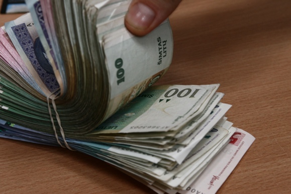 Sukčiams kaunietė perdavė 1000 litų.
