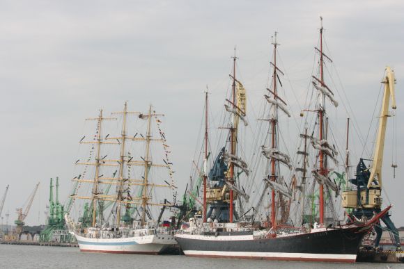 Į Klaipėdą sugrįžo didieji burlaiviai. „Sedov“ prisišvartavo „Memelio mieste“.  