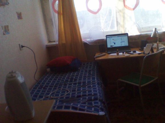 Beveik kiekviename studentų bendrabučio kambaryje įjungti šildytuvai. 