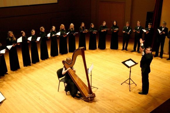 Kompozitoriaus oratorijas išpildys kamerinis choras „Aidija“, vadovaujamas R. Gražinio. 