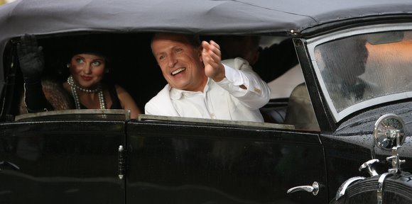 E.Sipavičius iki scenos atvažiavo senovišku Mercedes Benz.