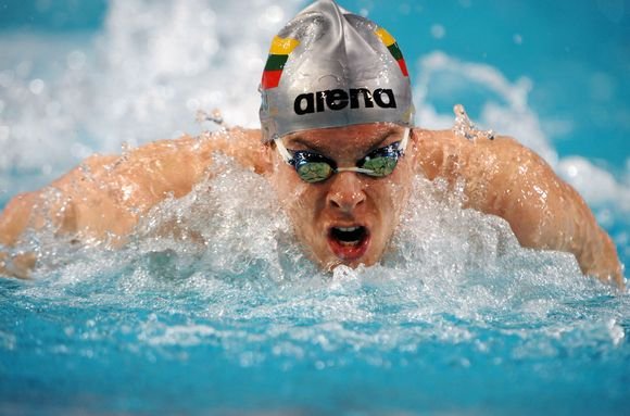 V.Janušaitis 200 m kompleksiniu būdyžu įveikė per 1 min. 56,31 sek.