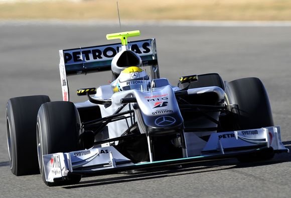 Pirmasis „Mercedes W01“ bolidą išbandė N.Rosbergas