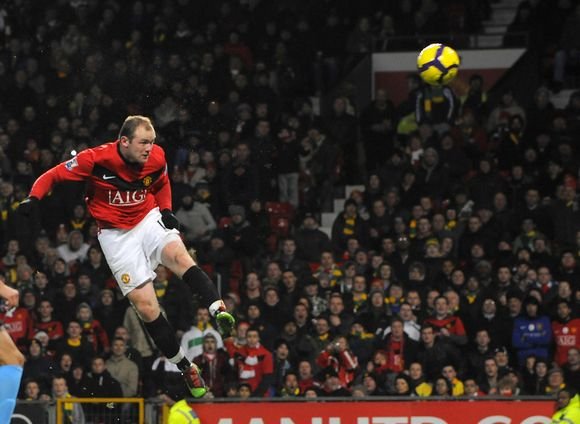 W.Rooney abu įvarčius pelnė galva.