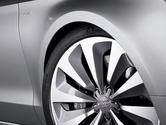 „Audi A8“.