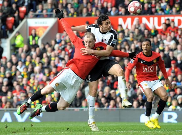 W.Rooney draskė „Fulham“ gynybą