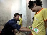 AFP/&bdquo;Scanpix&ldquo; nuotr./Jungtinių Tautų ambasadorė Angelina Jolie kartu su Bradu Pittu susitiko su Irako pabėgeliais Sirijoje