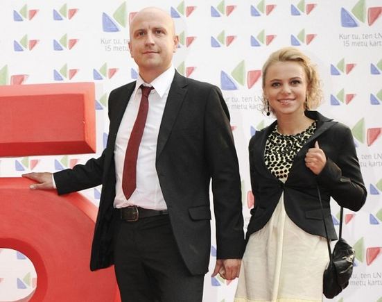 R.Šimukauskas su mylimąja Rūta.