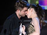 &bdquo;Acmefilm&ldquo; nuotr./Robertas Pattinsonas ir Kristen Stewart 