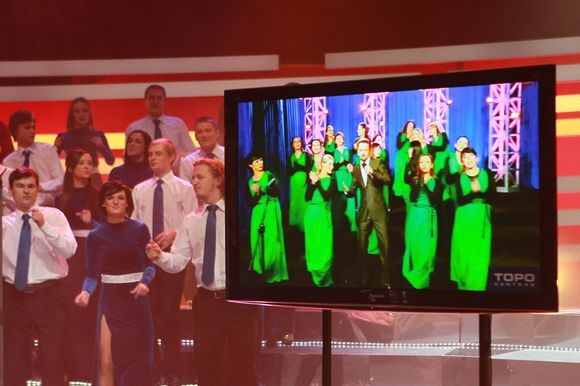 Panevėžio moterų pataisos namų chorą su studija Vilniuje sujungė „TV tiltas“