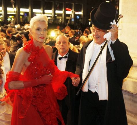 Vienos operos pokylio organizatorių Richardą Lugnerį šiemet  lydėjo aktorė Brigitte Nielsen.