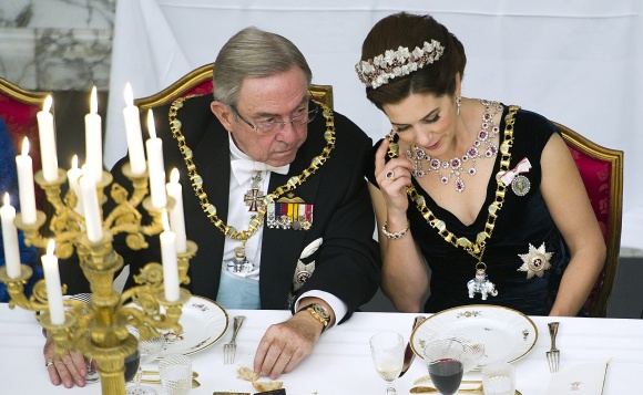 Danijos princesė Mary ir karalius Konstantinas iškilmingoje Danijos karalienės Margrethe II valdymo 40-mečio vakarienėje, kuri vyko sausio 15-ąją.