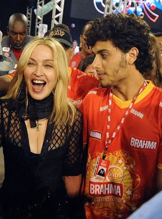 Tarp žiūrovų – Madonna ir Jesusas Luzas