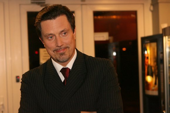 Gimtadienius švenčiantiems garsiems laidos svečiams buvo skirtos dainos ir sveikinimai bei astrologių patarimai.