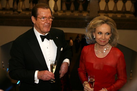 Legendinis aktorius Rogeris Moore'as su žmona Kristina