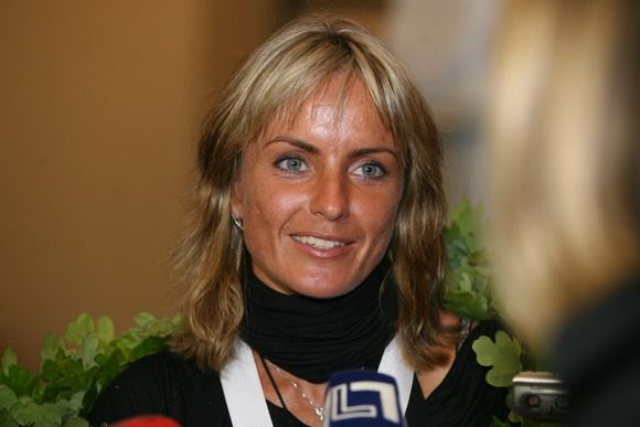 Živilę Balčiūnaitę oro uoste pasitiko būrys gerbėjų ir žurnalistų.