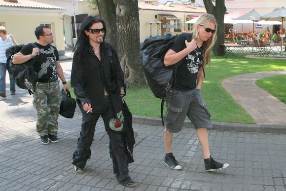 „Apocalyptica“ grupės nariai atvyko į viešbutį.