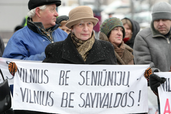 Seniūnijų naikinimui nepritariantys vilniečiai prieš kelias savaites surengė protesto akciją.