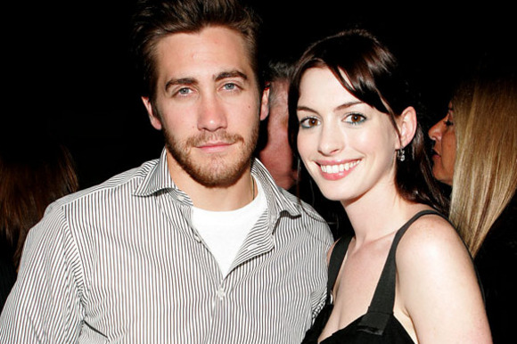 Jake’as Gyllenhaalas ir Anne Hathaway.