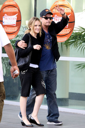 AOP nuotr./Charlie Sheenas ir Brooke Mueller