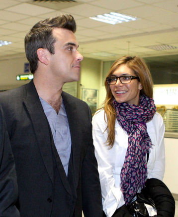 Robbie Williamsas ir jo sužadėtinė Ayda Field 
