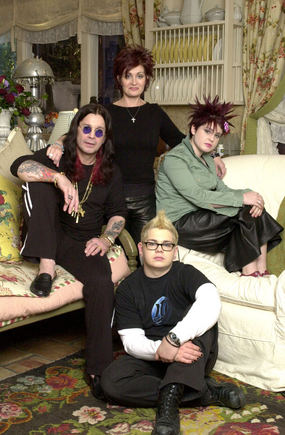 AOP nuotr./Ozzy ir Sharon Osbourne&rsquo;ai su dviem jaunesniaisiais savo vaikais dalyvavo televiziniame &scaron;ou.