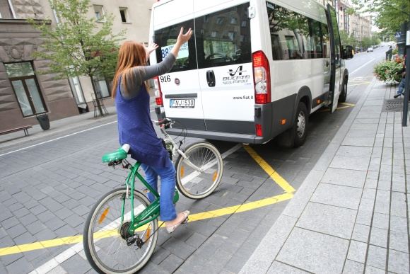 Ekologiški autobusai dviratininkams – ne draugai.