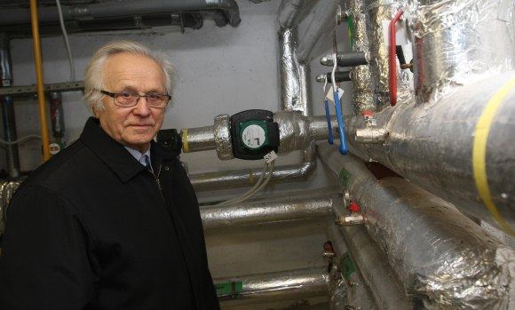 A.Kadžys tvirtino daug vargo su naująja šildymo sistema nėra – viską reguliuoja kompiuteris, tad užtenka į katilinę užsukti vos kartą per sezoną.
