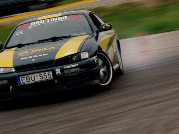 Drifto klubas D1SPORT sieks suruošti vaikų globos namų auklėtinius į mokyklą