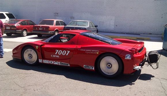 „Ferrari Enzo" prikeltas lenktynėms dykumoje