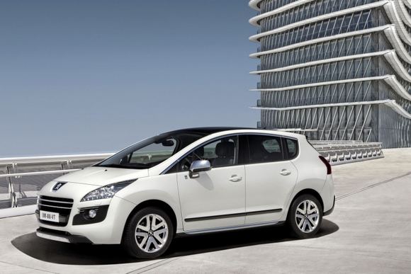 Pirmasis dyzelinis hibridas – „Peugeot 3008 Hybrid4“
