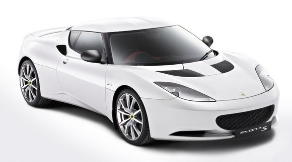 Du britiški lenktynininkai - „Lotus Evora S“ ir „Evora IPS“