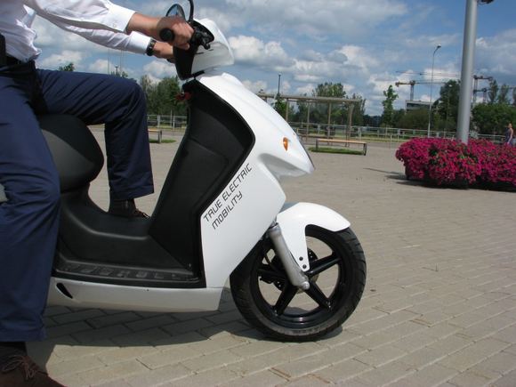 „Govecs SR 1.2“ elektra varomas motoroleris