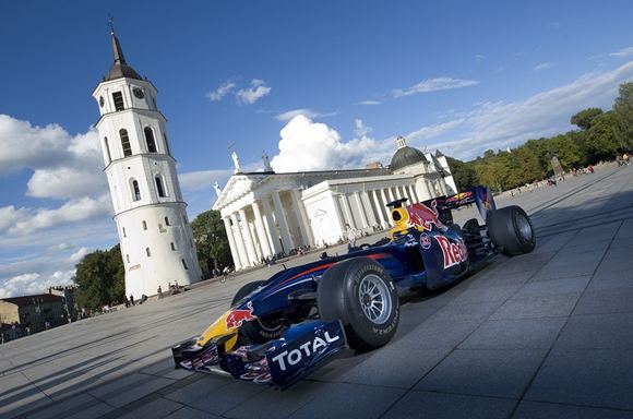 „Red Bull Racing“ Formulės 1 bolidas Katedros aikštėje