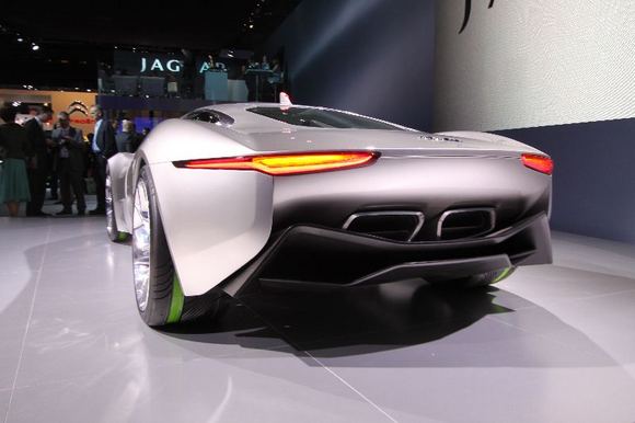 Paryžius. „Jaguar C–X75“