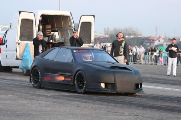 Ježio Chmelevskio su savadarbis „Eamvracer Jezomobil“