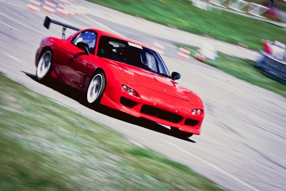 „Mazda RX7“ vairu dešinėje pusėje dalyvaus „Omnitel 1000 km lenktynėse“