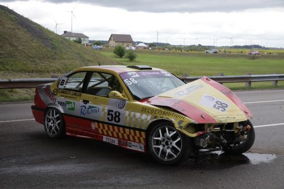 Žilvino Pekarsko/15min.lt nuotr./Sudužęs &bdquo;Rotoma Racing&ldquo; BMW M3