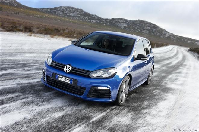 „Volkswagen Golf R“ slidžiame kelyje.