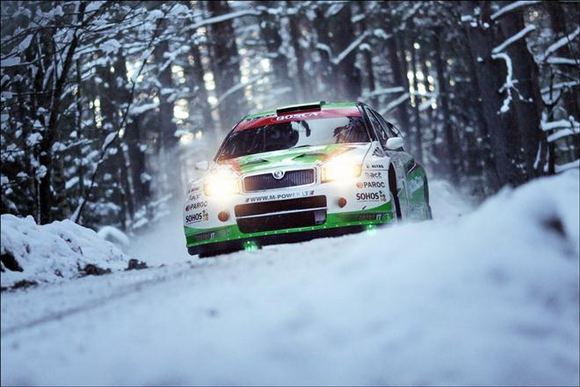 „Halls Winter rally“ lenktynių akimirka