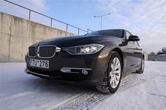 GAZAS.LT išbandytas 3 serijos BMW sedanas