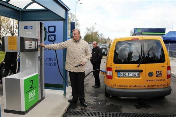 Suslėgtų gamtinių dujų degalinė Šiauliuose