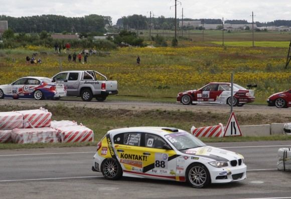 15min.lt nuotr./BMW tempiamas į serviso zoną
