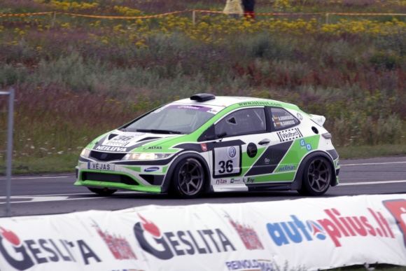 Tomo Digaičio/GAZAS.LT nuotr./&bdquo;Neiluva &ndash; Martin Sport&ldquo; komanda, &bdquo;Honda Civic Type R&ldquo;