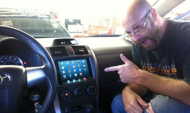 „Apple iPad Mini“ integruotas „Toyota Corolla“ automobilyje