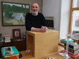 Juliaus Kalinsko/„15 minučių“ nuotr./A.Andriuškevičius – darbo kambaryje. Čia jis skaito ir rašo stovėdamas.