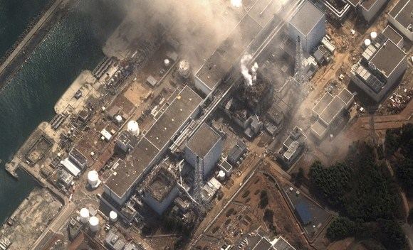 „Reuters“/„Scanpix“ nuotr. / Iš trečiojo reaktoriaus kylantys dūmai Fukušimos-1 atominėje elektrinėje.