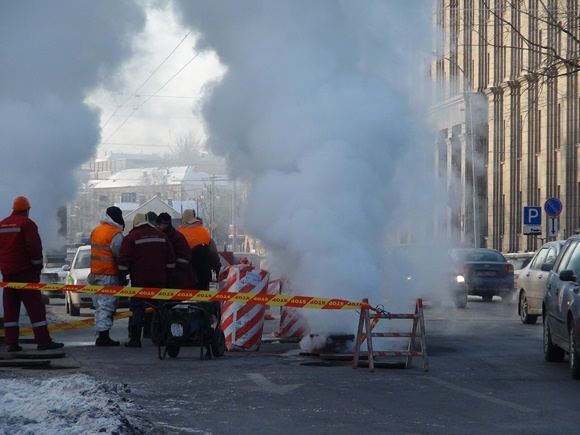 „Vilniaus energijos“ atstovai pripažįsta, kad avarijos vietoje vaizdai įspūdingi, tačiau situacijos nedramatizuoja.