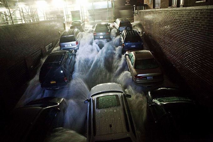 AFP/„Scanpix“ nuotr./Niujorke į garažus plūsta potvynio vanduo.