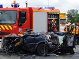 Prancūzijoje 3 žmonės žuvo susidūrus vilkikui, autobusiukui ir lengvajam automobiliui